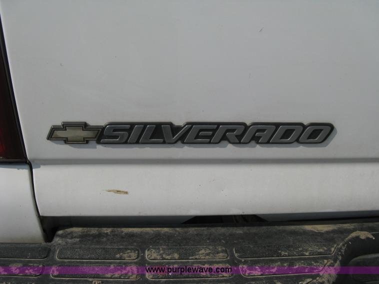image for item 8109 2002 Chevrolet Silverado C1500 LS extended cab pickup truck