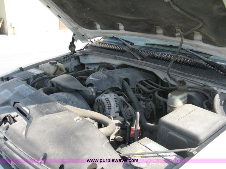 image for item 8109 2002 Chevrolet Silverado C1500 LS extended cab pickup truck