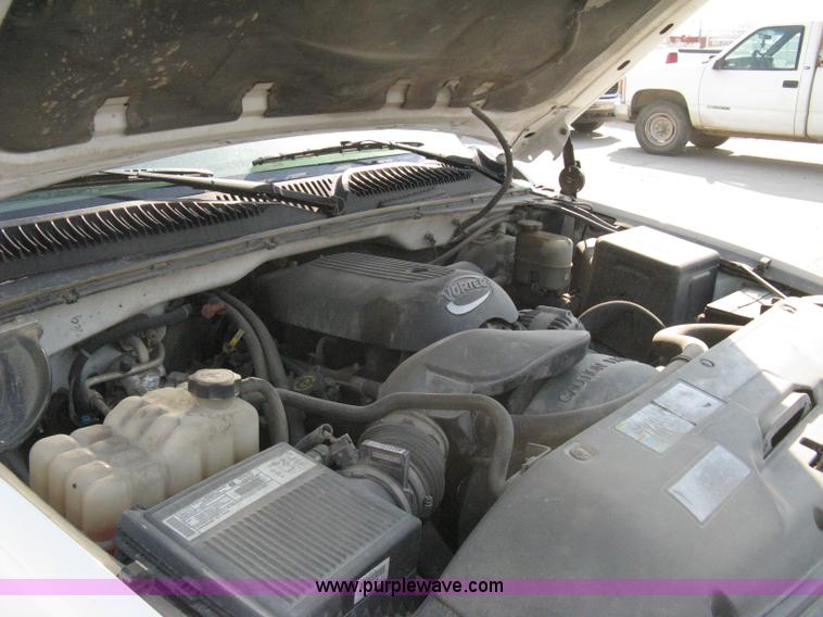 image for item 8109 2002 Chevrolet Silverado C1500 LS extended cab pickup truck