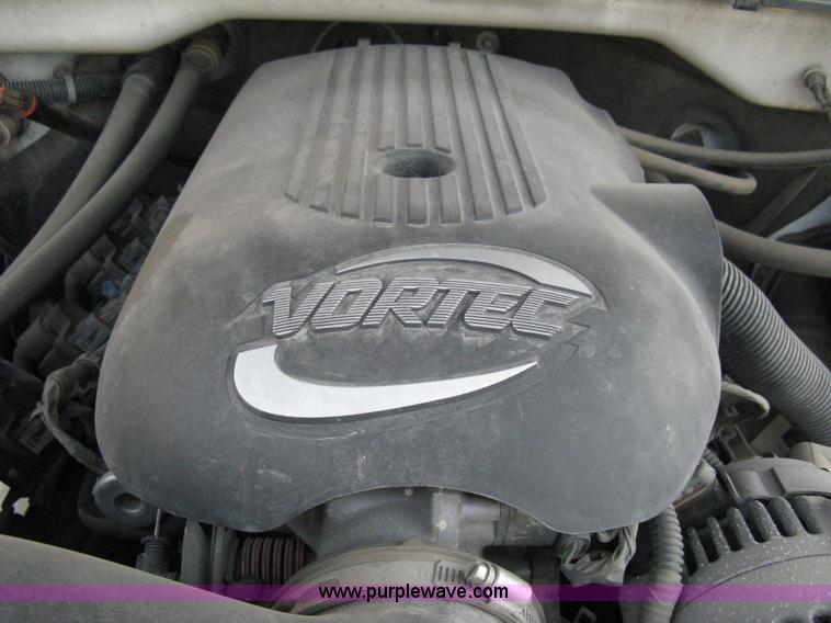 image for item 8109 2002 Chevrolet Silverado C1500 LS extended cab pickup truck