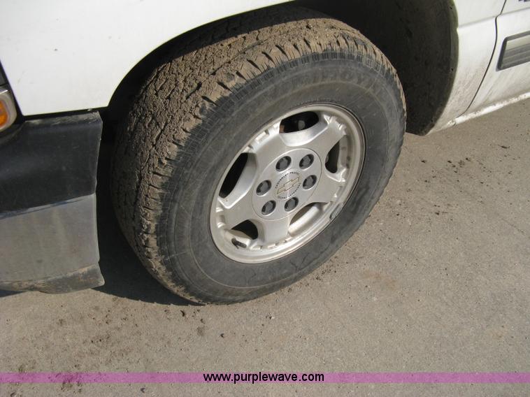 image for item 8109 2002 Chevrolet Silverado C1500 LS extended cab pickup truck