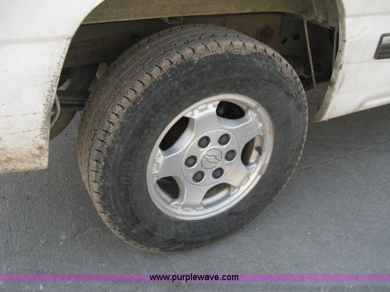 image for item 8109 2002 Chevrolet Silverado C1500 LS extended cab pickup truck