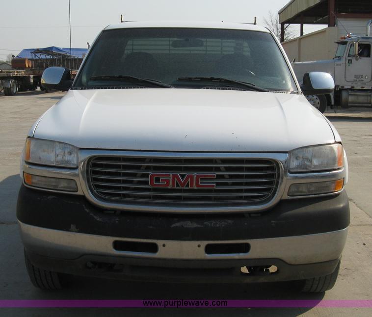 image for item 8110 2001 GMC Sierra C2500HD SLE pickup truck