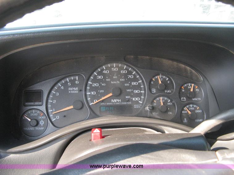 image for item 8110 2001 GMC Sierra C2500HD SLE pickup truck