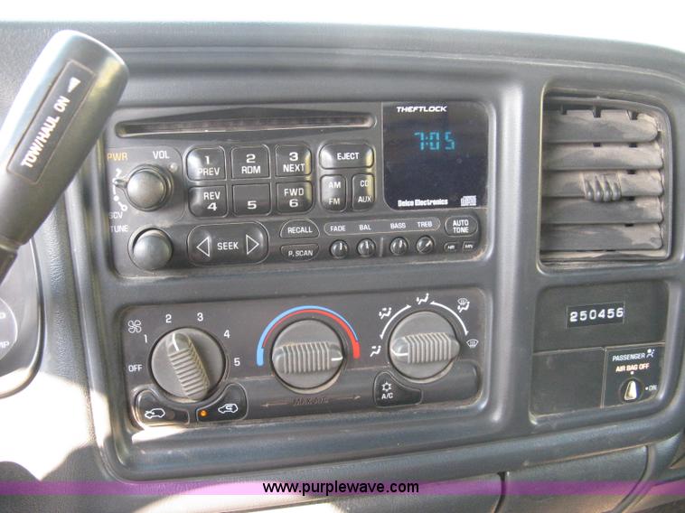 image for item 8110 2001 GMC Sierra C2500HD SLE pickup truck