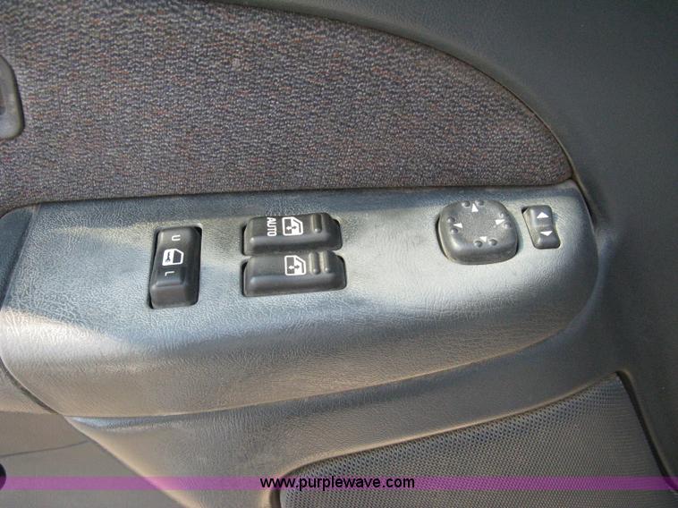 image for item 8110 2001 GMC Sierra C2500HD SLE pickup truck