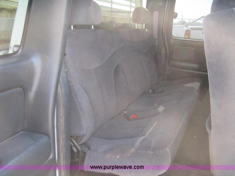 image for item 8110 2001 GMC Sierra C2500HD SLE pickup truck