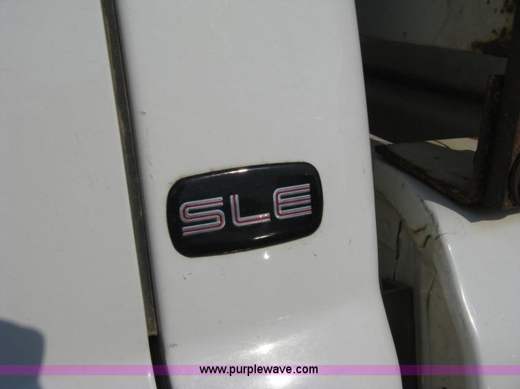 image for item 8110 2001 GMC Sierra C2500HD SLE pickup truck