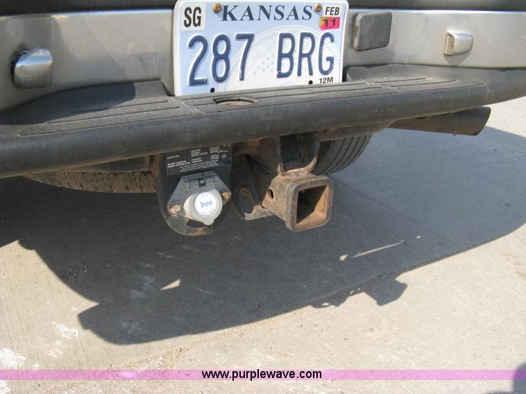 image for item 8110 2001 GMC Sierra C2500HD SLE pickup truck