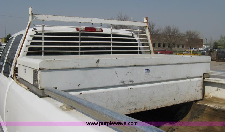 image for item 8110 2001 GMC Sierra C2500HD SLE pickup truck