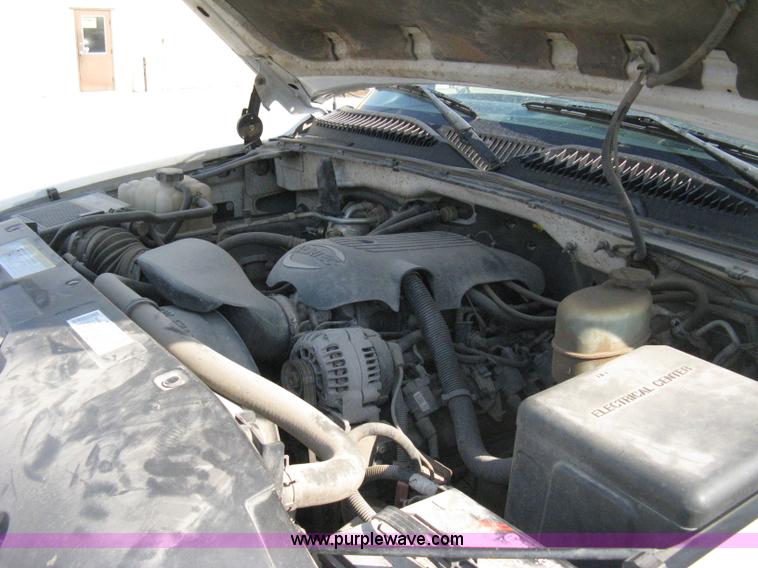 image for item 8110 2001 GMC Sierra C2500HD SLE pickup truck