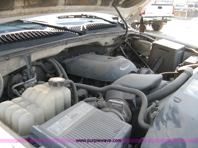 image for item 8110 2001 GMC Sierra C2500HD SLE pickup truck