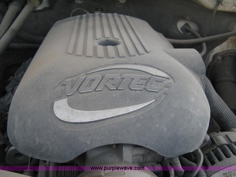 image for item 8110 2001 GMC Sierra C2500HD SLE pickup truck