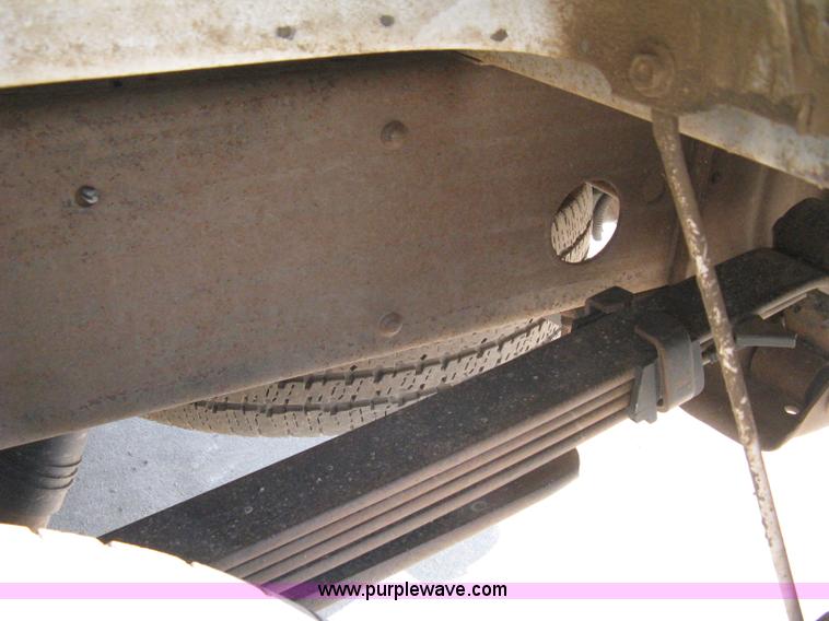 image for item 8110 2001 GMC Sierra C2500HD SLE pickup truck