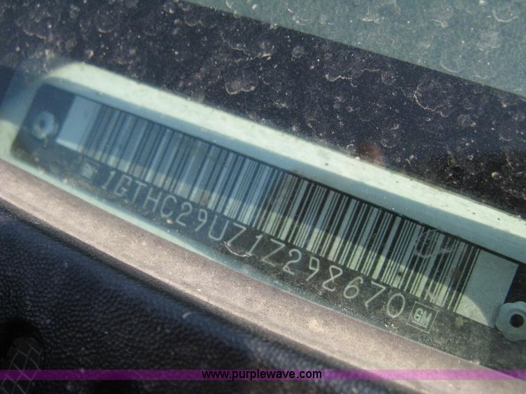 image for item 8110 2001 GMC Sierra C2500HD SLE pickup truck