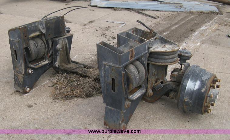 image for item 8121 Semi truck front axle