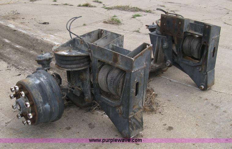 image for item 8121 Semi truck front axle