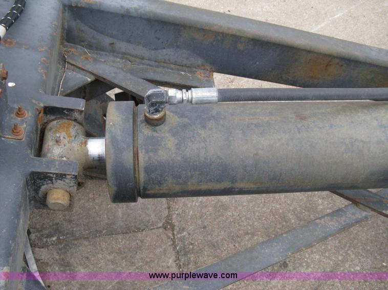 image for item 8122 Semi truck stinger axle
