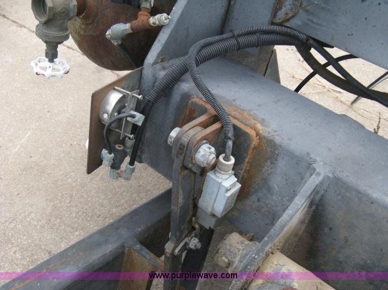 image for item 8122 Semi truck stinger axle
