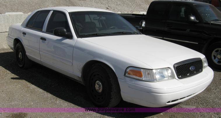 image for item 8220 2003 Ford Crown Victoria Police Interceptor