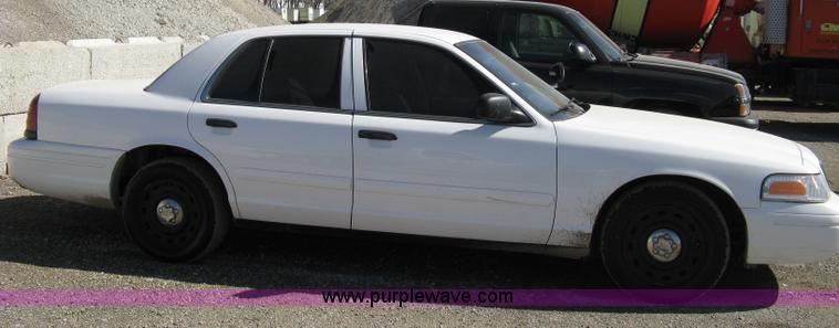 image for item 8220 2003 Ford Crown Victoria Police Interceptor