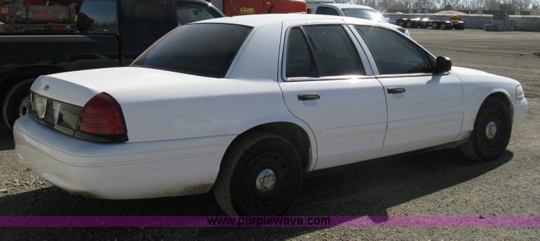 image for item 8220 2003 Ford Crown Victoria Police Interceptor