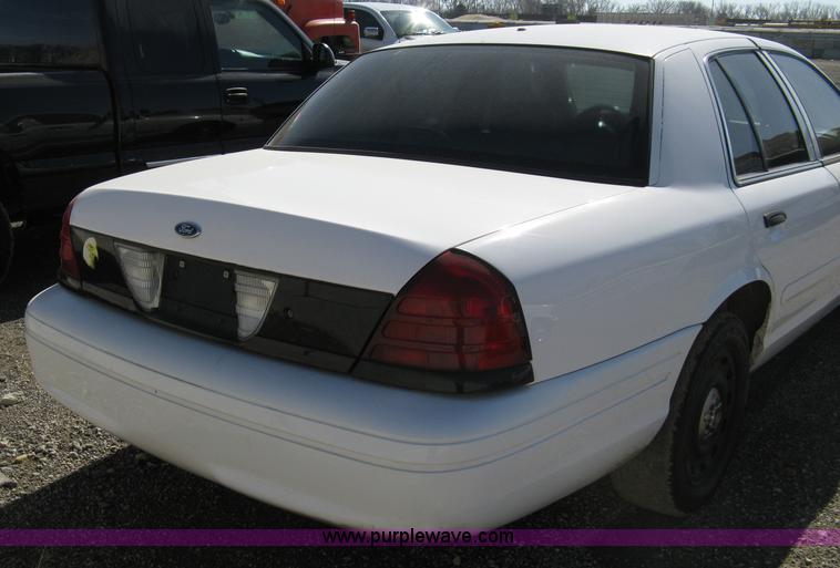 image for item 8220 2003 Ford Crown Victoria Police Interceptor