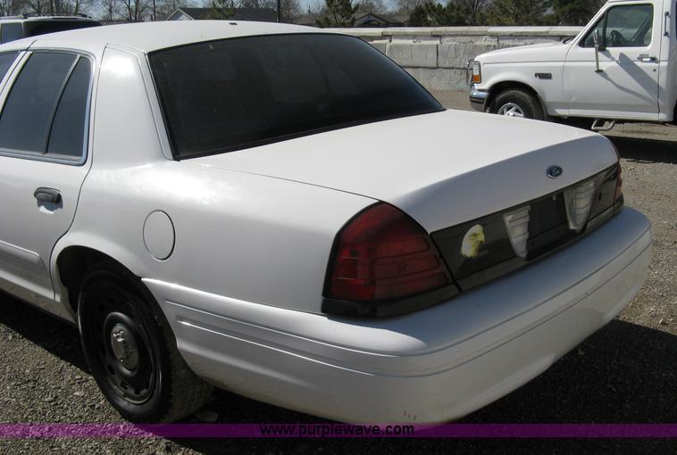 image for item 8220 2003 Ford Crown Victoria Police Interceptor