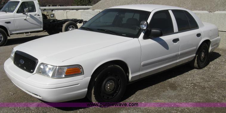 image for item 8220 2003 Ford Crown Victoria Police Interceptor
