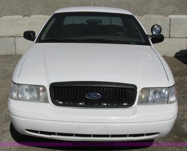 image for item 8220 2003 Ford Crown Victoria Police Interceptor