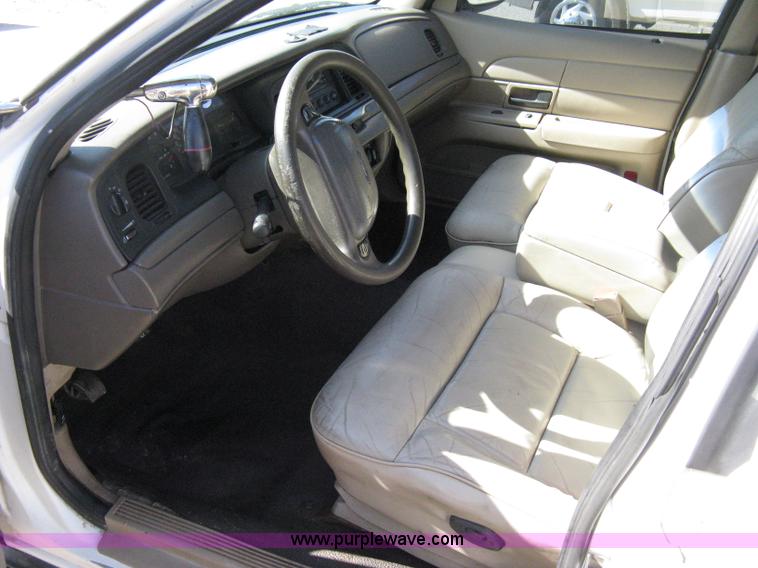 image for item 8220 2003 Ford Crown Victoria Police Interceptor