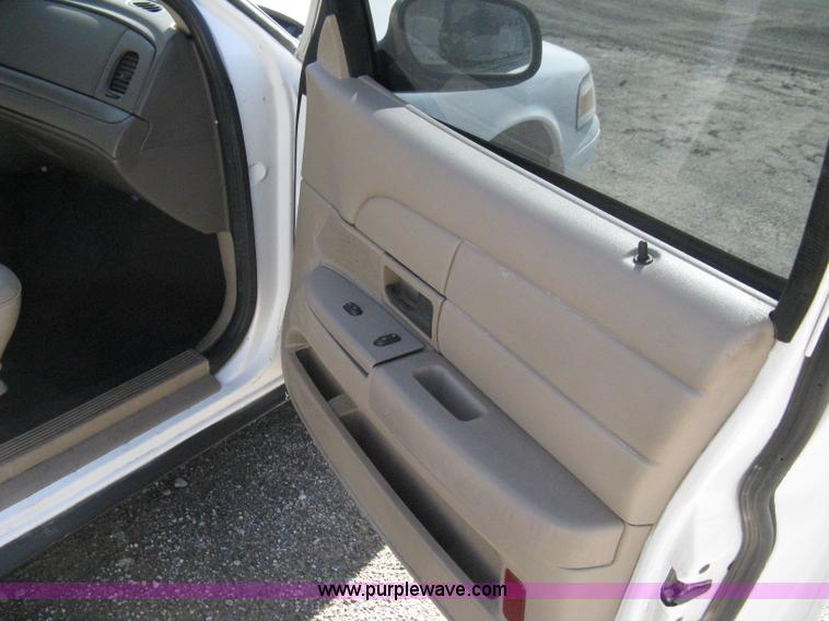 image for item 8220 2003 Ford Crown Victoria Police Interceptor