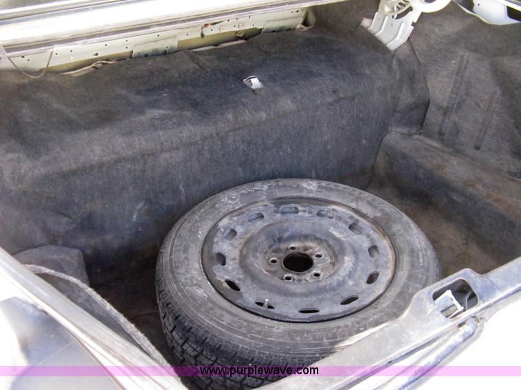 image for item 8220 2003 Ford Crown Victoria Police Interceptor