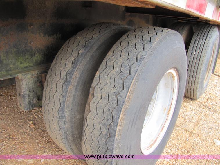 image for item 8428 1988 Kalyn KP-26 48' flatbed trailer