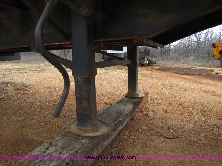 image for item 8428 1988 Kalyn KP-26 48' flatbed trailer