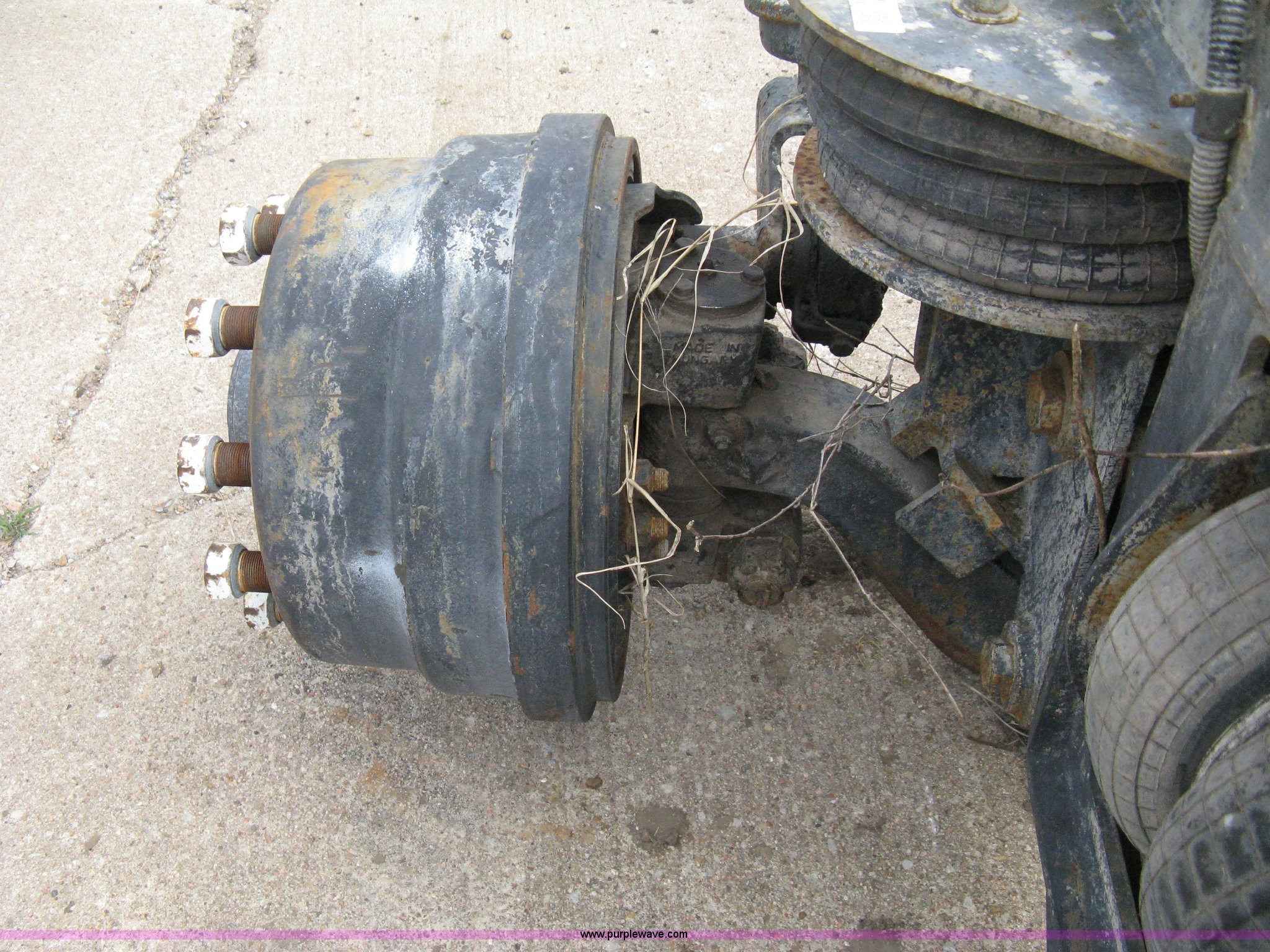 Semi truck front axle in Colwich, KS Item 8121 sold Purple Wave