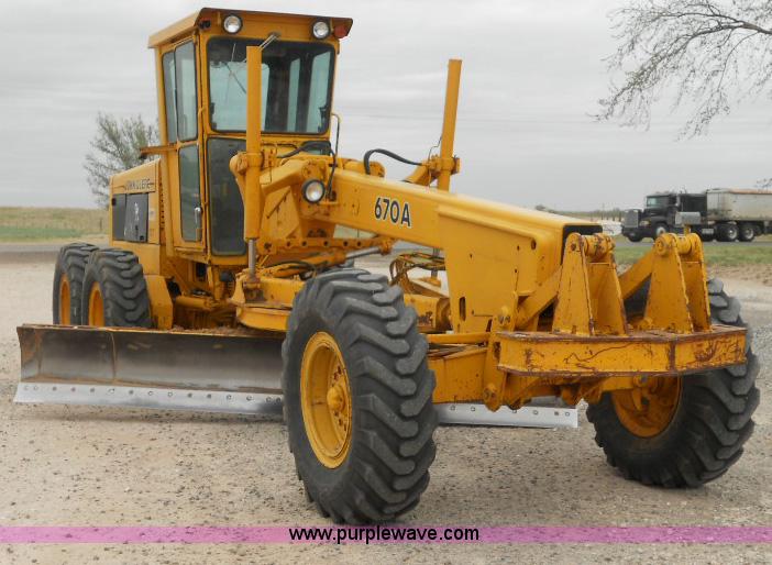 image for item 1000 1984 John Deere 670A motor grader