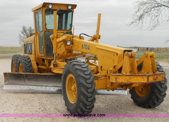 image for item 1000 1984 John Deere 670A motor grader