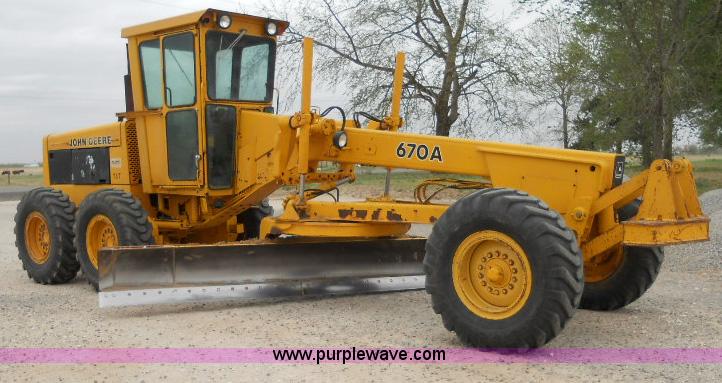 image for item 1000 1984 John Deere 670A motor grader