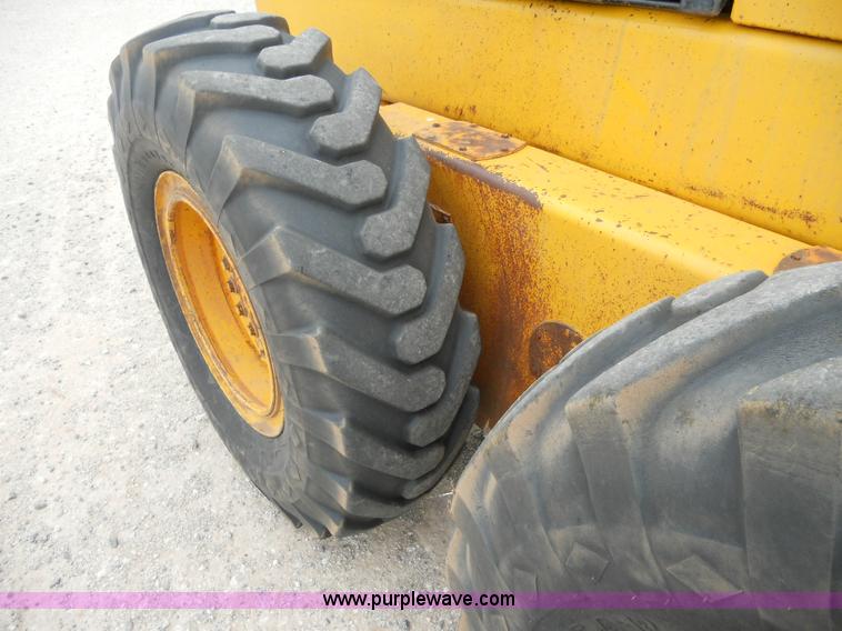 image for item 1000 1984 John Deere 670A motor grader