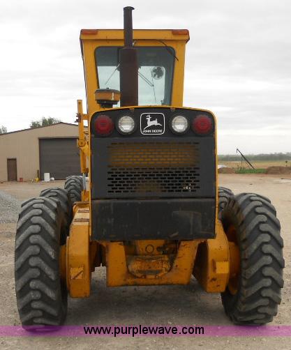 image for item 1000 1984 John Deere 670A motor grader