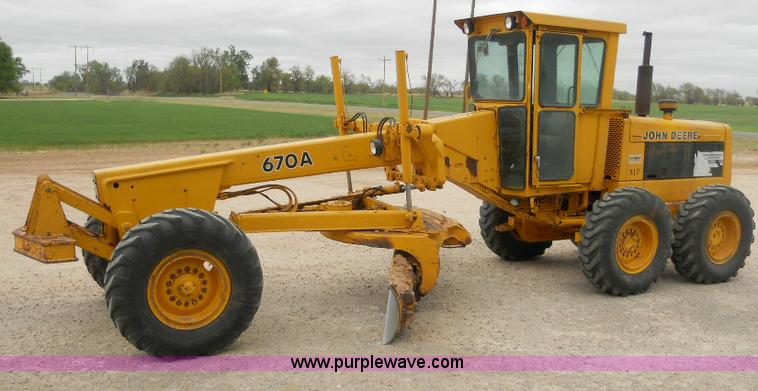 image for item 1000 1984 John Deere 670A motor grader