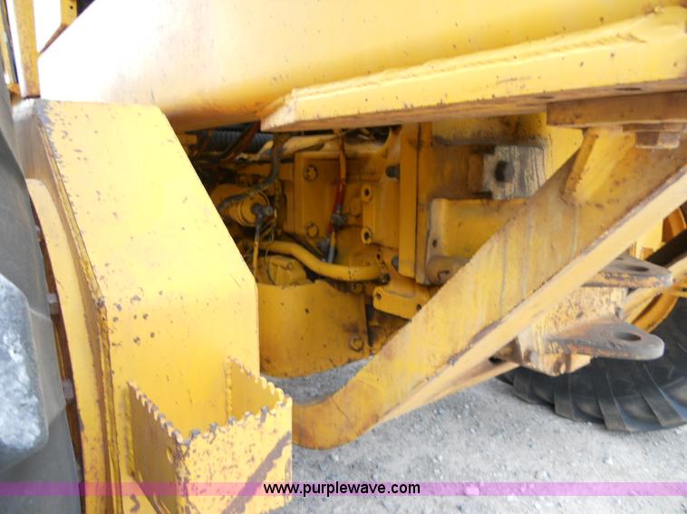 image for item 1000 1984 John Deere 670A motor grader