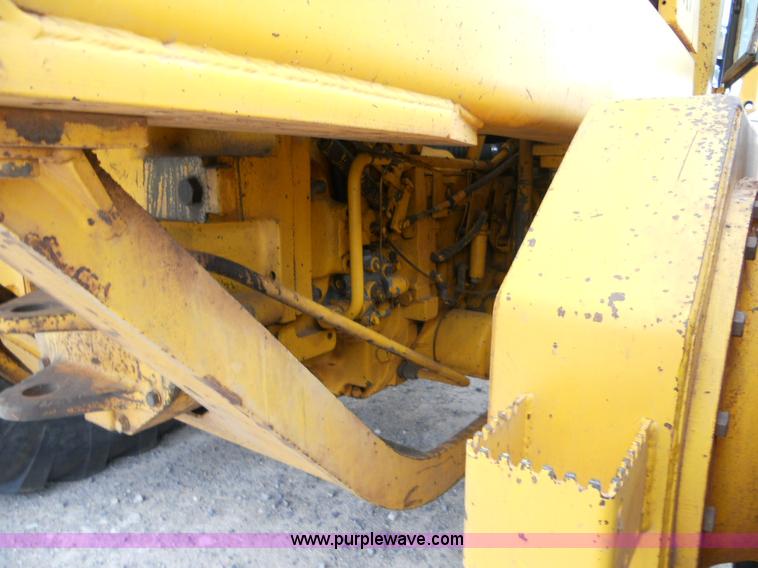 image for item 1000 1984 John Deere 670A motor grader