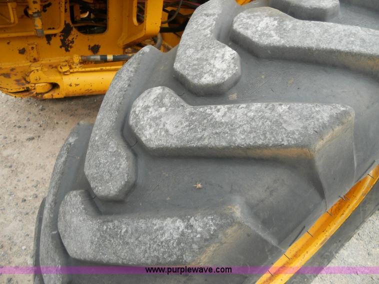 image for item 1000 1984 John Deere 670A motor grader