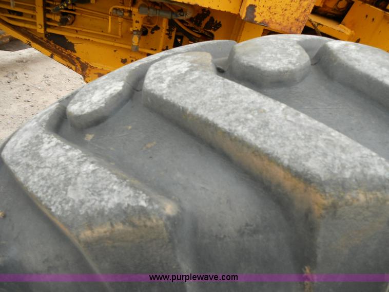 image for item 1000 1984 John Deere 670A motor grader