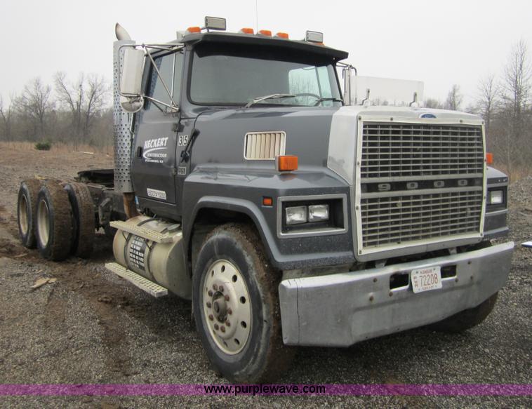 image for item 3804 1994 Ford LTL9000 semi truck