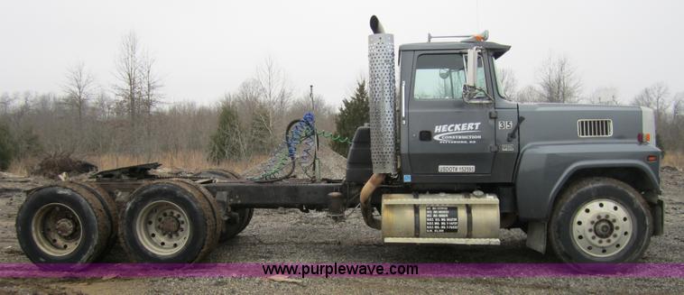 image for item 3804 1994 Ford LTL9000 semi truck
