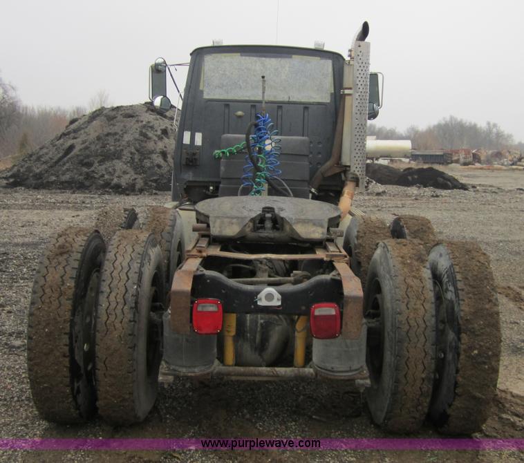 image for item 3804 1994 Ford LTL9000 semi truck