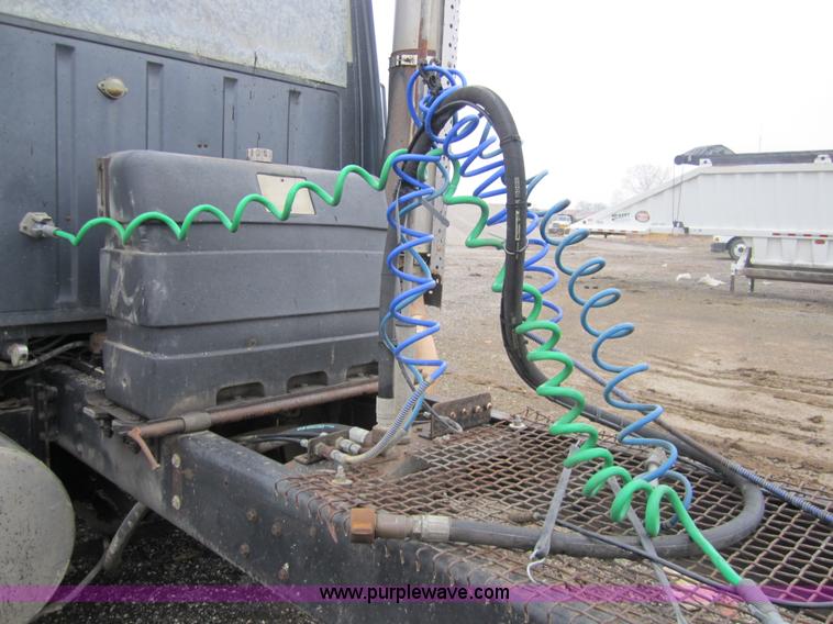 image for item 3804 1994 Ford LTL9000 semi truck